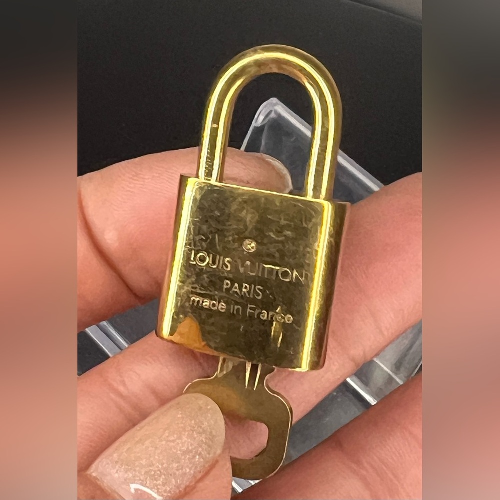 Authentic Louis Vuitton Lock
and Key # 340,317,311,323,320,309,303,301